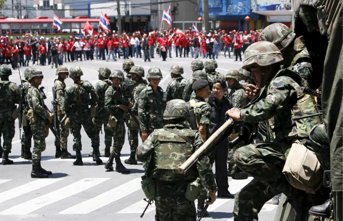 Στρατός κατά διαδηλωτών στην Ταϊλάνδη