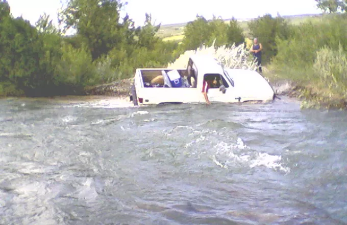 Πτώση φορτηγού σε ποτάμι