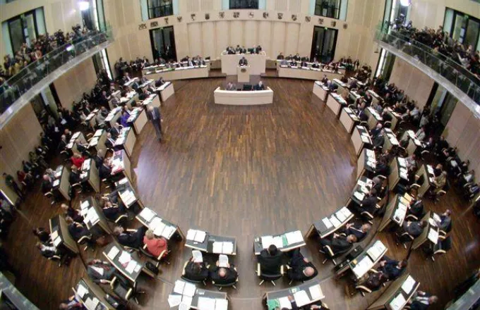 Γερμανία: Η άνω Βουλή δεν εγκρίνει το δημοσιονομικό σύμφωνο