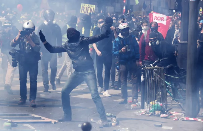 Γαλλία: Ξύλο, δακρυγόνα και «κύμα» συλλήψεων (Vid+pics)