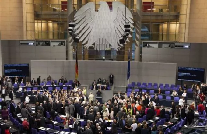 Γερμανία: Με αποχώρηση απειλεί αδερφό-κόμμα την κυβέρνηση Μέρκελ 