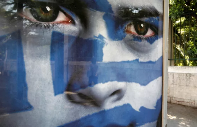 Bloomberg: Στροφή των ελλήνων προς τα κόμματα που υποστηρίζουν το πρόγραμμα διάσωσης 