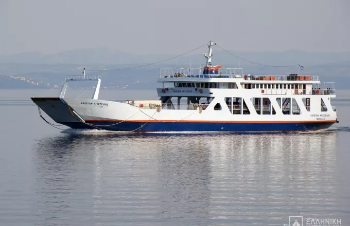 Αρκίτσα: Φέριμποτ άφησε τους επιβάτες στο λιμάνι 