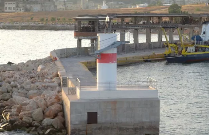 Κατέρρευσε ο παλιός ταινιόδρομος στο λιμάνι του Πειραιά από τον σεισμό