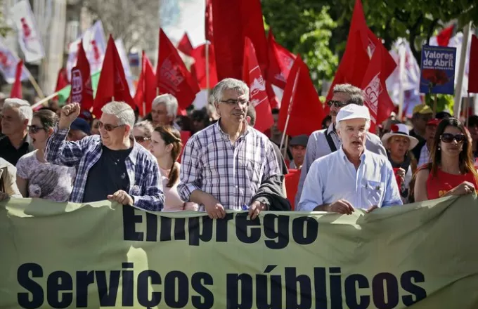Μαζική διαδήλωση δημοσίων υπαλλήλων κατά της λιτότητας στην Πορτογαλία