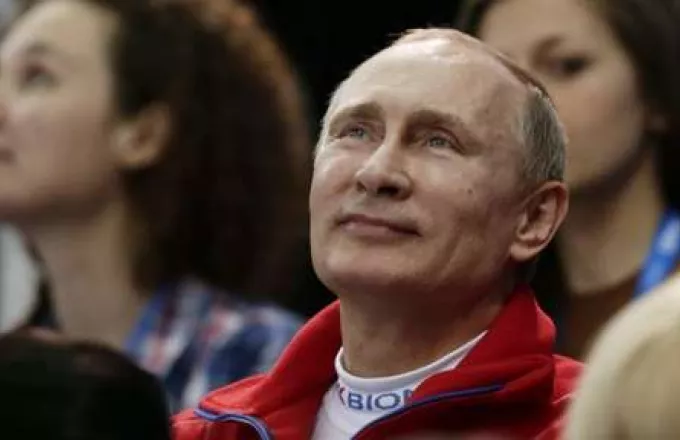 Πρώτο χρυσό για τη Ρωσία στο Σότσι, υπό το βλέμμα Πούτιν