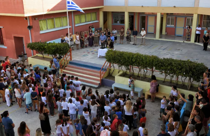 Αντιδράσεις για απόφαση Γαβρόγλου από το νέο έτος τα σχολεία να ξεκινούν 9