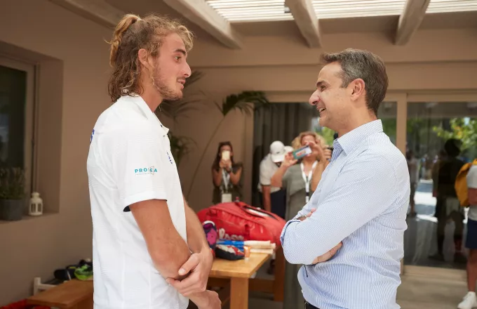 Αγώνα τένις συμφώνησαν Τσιτσιπάς και Κυριάκος Μητσοτάκης (pics) 