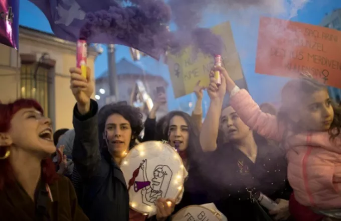 Κωνσταντινούπολη: Δακρυγόνα εναντίον διαδήλωσης γυναικών