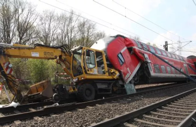 Γερμανία: Τρεις νεκροί σε σιδηροδρομικό δυστύχημα (upd)