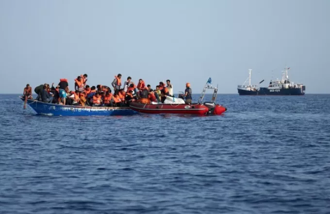 Πλοίο με 40 μετανάστες παραμένει αποκλεισμένο ανοικτά της Λαμπεντούζα
