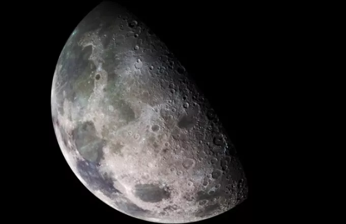 Δύο μυστήρια γυάλινα σφαιρίδια βρέθηκαν στη σκοτεινή πλευρά της Σελήνης 