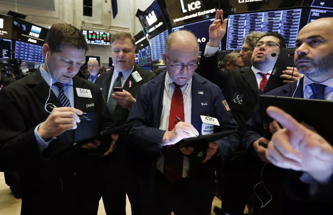 Wall Street: Βαριές απώλειες - Σε χαμηλό άνω του 12μήνου ο Dow Jones