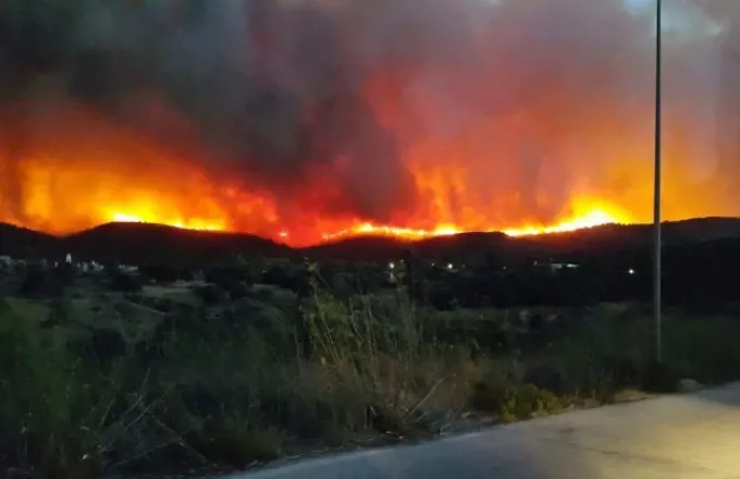 Μεγάλη φωτιά σε εξέλιξη στη Χίο - Τρία τα κύρια μέτωπα 