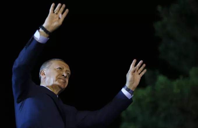 Ο Ερντογάν πανηγυρίζει τη νίκη του και την υπερσυγκέντρωση εξουσιών