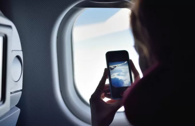 Πανικός σε πτήση: Οι επιβάτες έλαβαν στα κινητά τους φωτογραφίες από συντριβές αεροσκαφών 