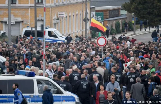 Γερμανία: 9 τραυματίες στις συγκρούσεις ακροδεξιών και αντιφασιστών 