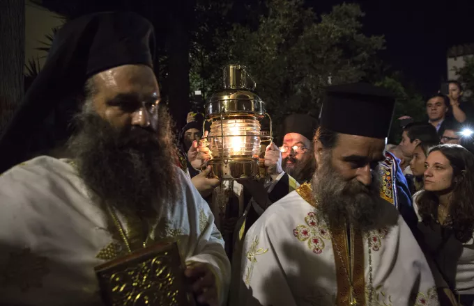 Καθ’ οδόν προς Ιερουσαλήμ για την Αφή του Άγιου Φωτός η ελληνική αποστολή