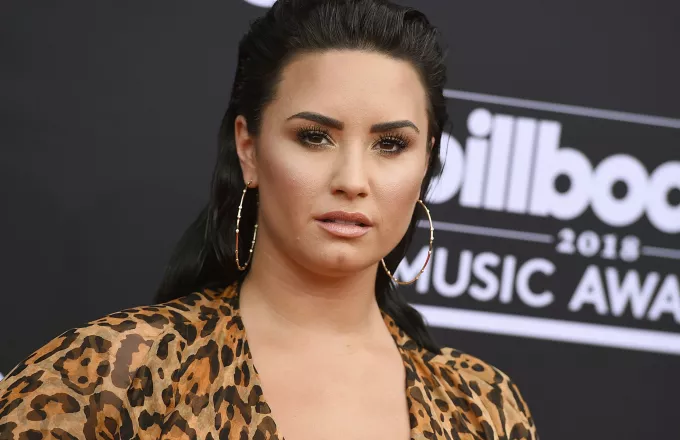 Η Demi Lovato έκανε το τέλειο ανοιξιάτικο μανικιούρ για κοντά νύχια