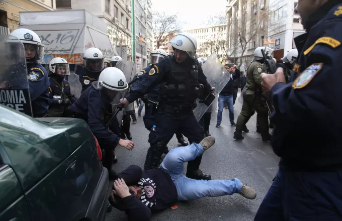 Οι 53 του ΣΥΡΙΖΑ καταγγέλλουν την «αδικαιολόγητη βία των ΜΑΤ»