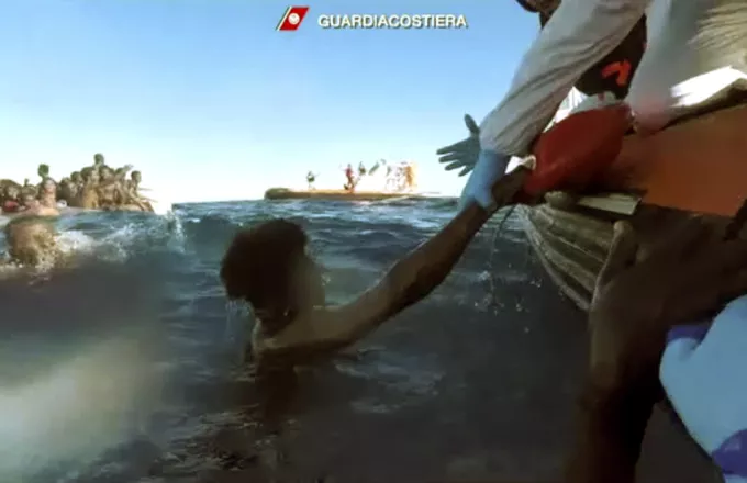 Οκτακόσιοι μετανάστες διασώθηκαν στη Μεσόγειο μέσα σε 12 ώρες