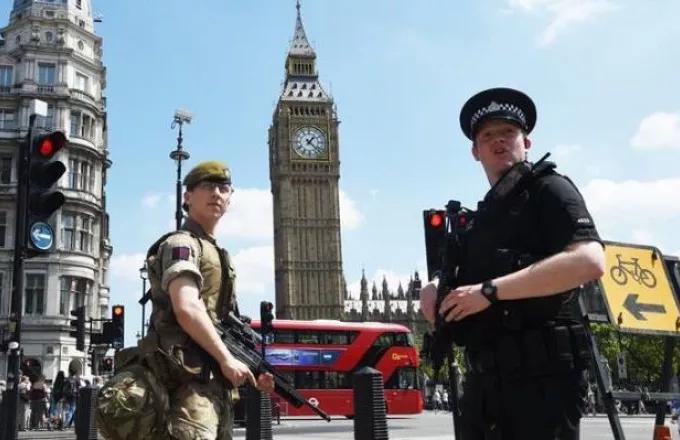 Παιδιά 14-15 ετών εμπλέκονται στην ακροδεξιά τρομοκρατία, προειδοποιεί η βρετανική αστυνομία