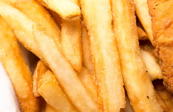 Η ΕΕ κρούει τον κώδωνα για την καρκινογόνο ουσία στις τηγανιτές πατάτες