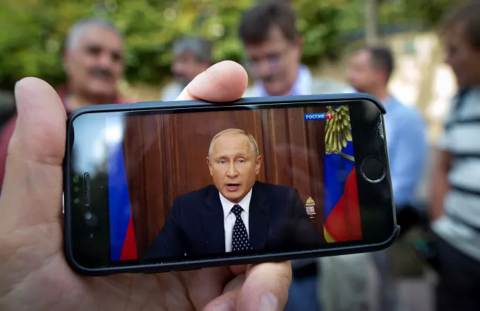 Μόσχα. Κρεμλίνο. Πούτιν: Εκπομπή με θέμα τον Πούτιν στην κρατική τηλεόραση!