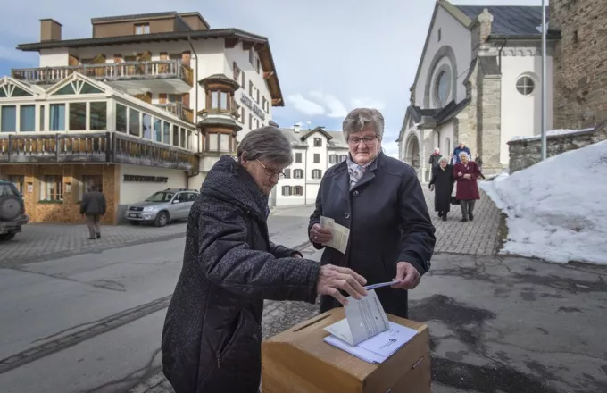 Οι Ελβετοί ψηφίζουν για το αν θα καταργήσουν τα τέλη για δημόσια τηλεόραση