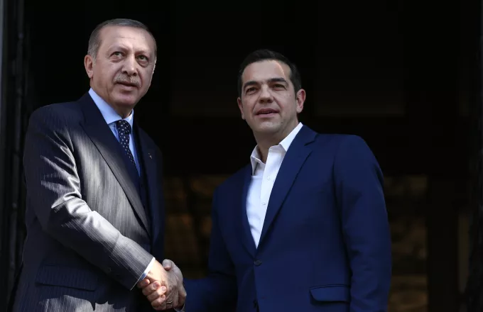 Αιχμές για deal Τσίπρα - Ερντογάν για τους 8 Τούρκους αφήνουν ΝΔ και ΔΗΣΥ