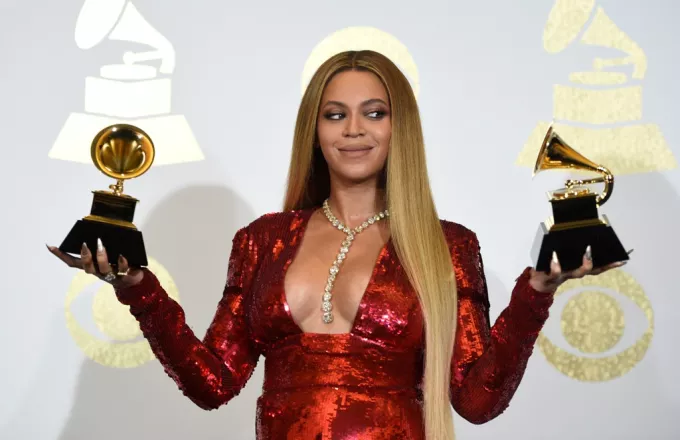 Beyonce: Φωτογραφίζεται ως «αμαζόνα» πάνω σε ψηφιακό άλογο