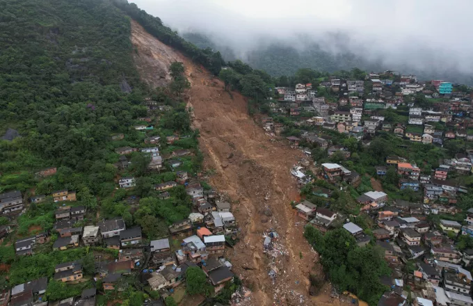Στους 152 οι νεκροί από τις πλημμύρες και τις κατολισθήσεις στην Πετρόπολις της Βραζιλίας