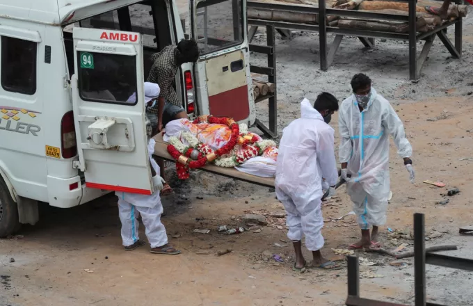 Κορωνοϊός - Ινδία: Πάνω από 211.000 κρούσματα, 3.847 θάνατοι ασθενών σε 24 ώρες