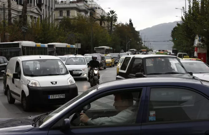 Κίνηση στους δρόμους της Αθήνας: Έντονο μποτιλιάρισμα στην κάθοδο της Κηφισού
