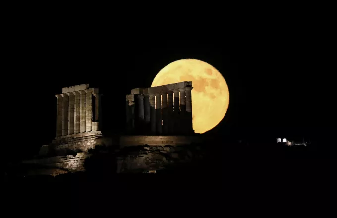 Πανσέληνος του Οξύρρυγχου: 10+1 ελληνικά τραγούδια για το φεγγάρι