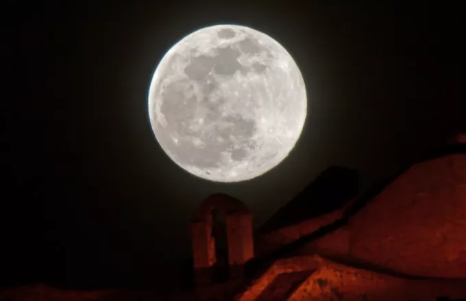 Την Πέμπτη 24 Ιουνίου, το «Φεγγάρι της Φράουλας», η 3η και τελευταία υπερπανσέληνος του 2021