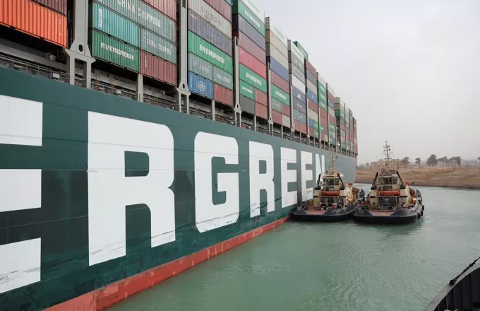 Διώρυγα Σουέζ: Αβεβαιότητα για το πότε θα αποκολληθεί το πλοίο και θα ανοίξει η διώρυγα