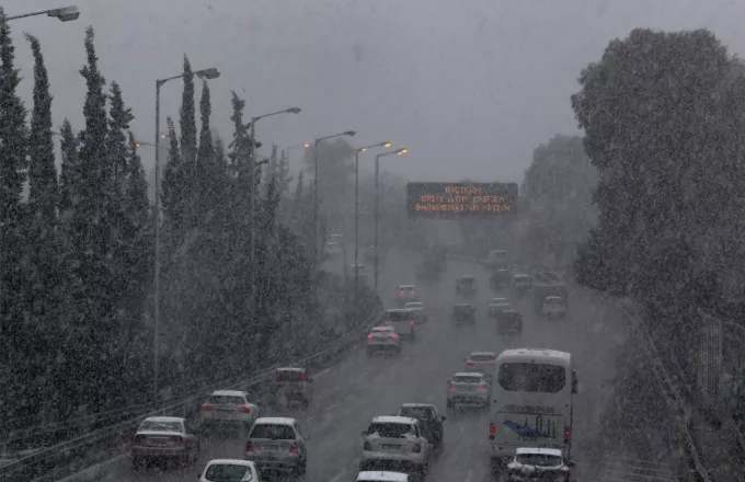Ουρές χιλιομέτρων στον Κηφισό λόγω κυκλοφοριακών ρυθμίσεων-Με αλυσίδες στην Αθηνών-Λαμίας από Αφίδνες