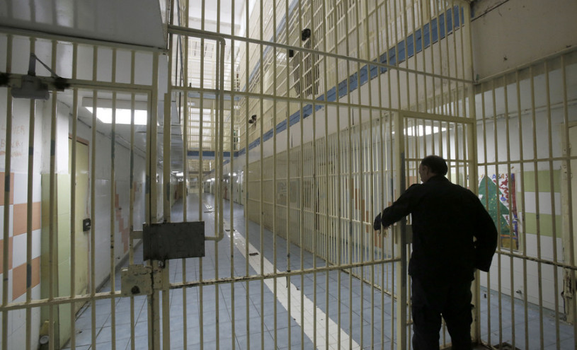 Κοινωνική πλειοψηφία του ΣΥΡΙΖΑ μόνο στις φυλακές
