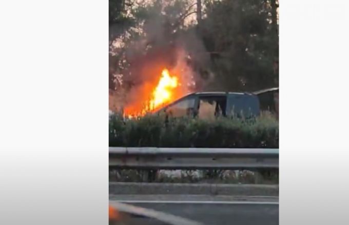Φωτιά σε αυτοκίνητο στον Περιφερειακό της Θεσσαλονίκης