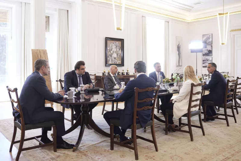 Σύσκεψη στο Μαξίμου