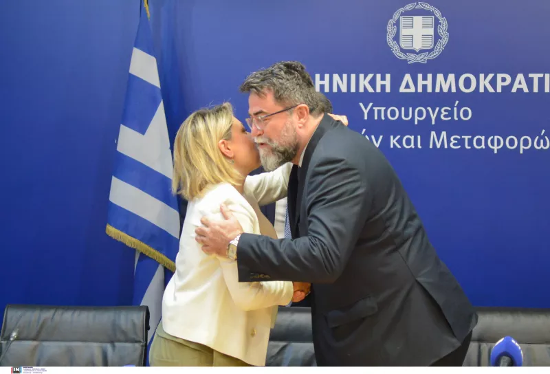 Τελετή παράδοσης – παραλαβής στο Υπουργείο Υποδομών και Μεταφορών 