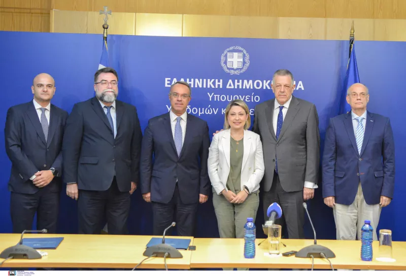Τελετή παράδοσης – παραλαβής στο Υπουργείο Υποδομών και Μεταφορών 