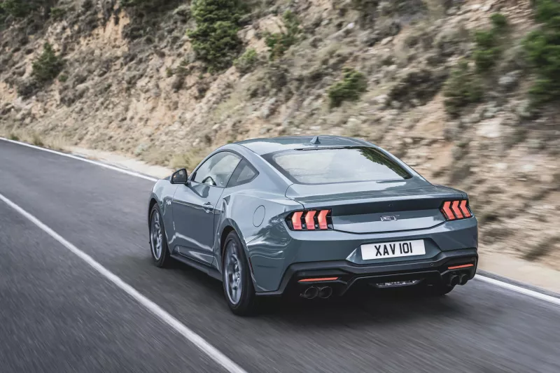 FORD_MUSTANG_COUPE_06