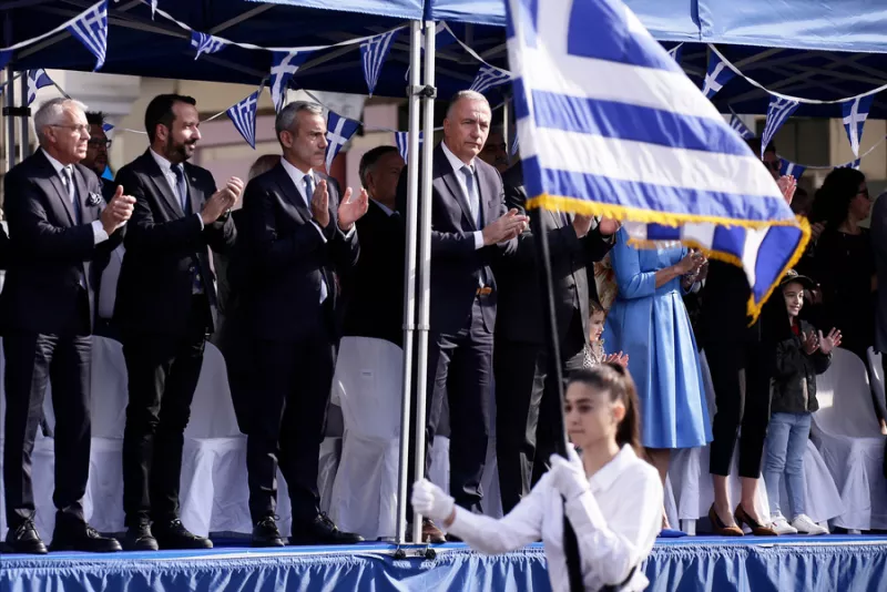 επίσημοι- παρέλαση