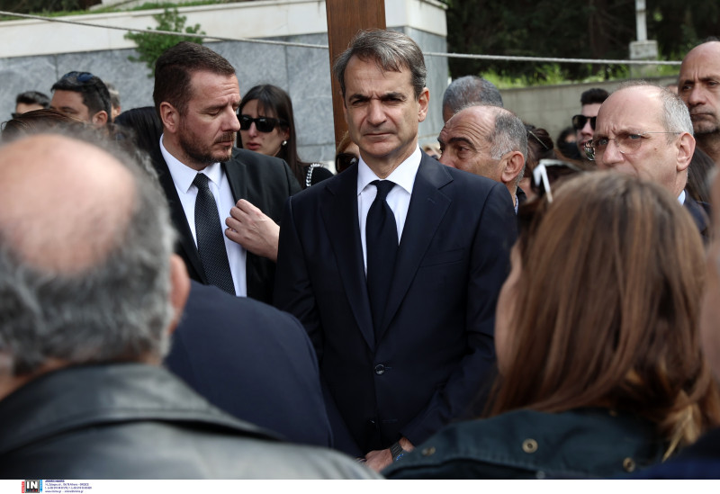 Θρήνος στην κηδεία του μηχανοδηγού Σπύρου Βούλγαρη - Παρών και ο πρωθυπουργός
