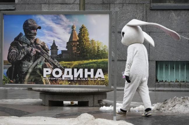 Nέα ρωσική εκστρατεία προσπαθεί να δελεάσει τους άνδρες να πολεμήσουν στην Ουκρανία - Δείτε φωτογραφίες