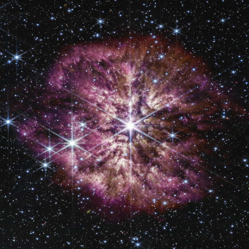  Tο αστέρι Wolf-Rayet 124
