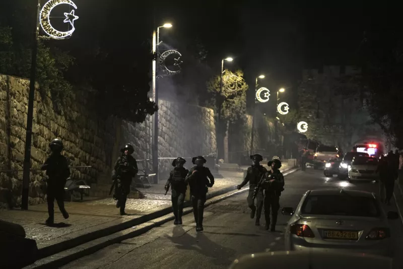 Αλ Άκσα: «Έγκλημα άνευ προηγουμένου» καταγγέλλει η Χαμάς - Πάνω από 350 συλλήψεις
