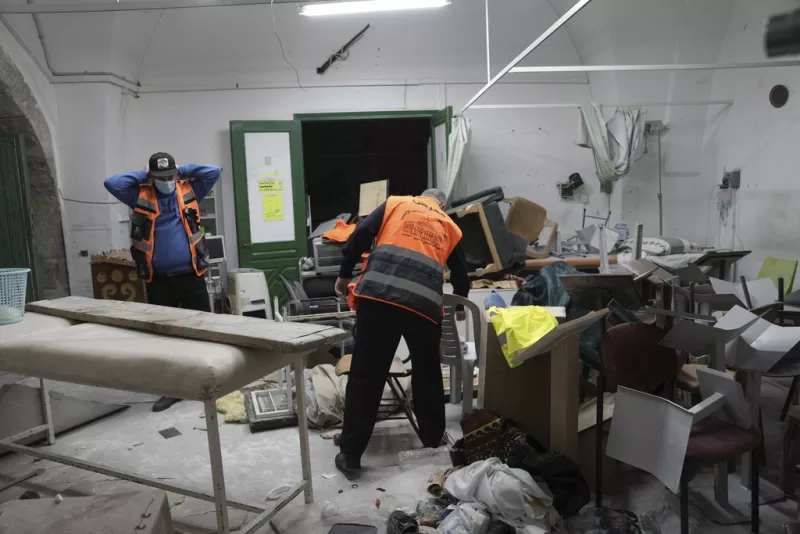 Αλ Άκσα: «Έγκλημα άνευ προηγουμένου» καταγγέλλει η Χαμάς - Πάνω από 350 συλλήψεις